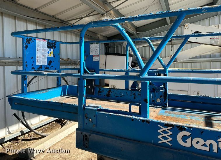 image for item NL9274 1999 Genie GS2646  scissor lift