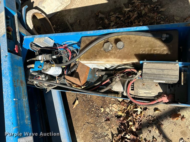 image for item NL9274 1999 Genie GS2646  scissor lift