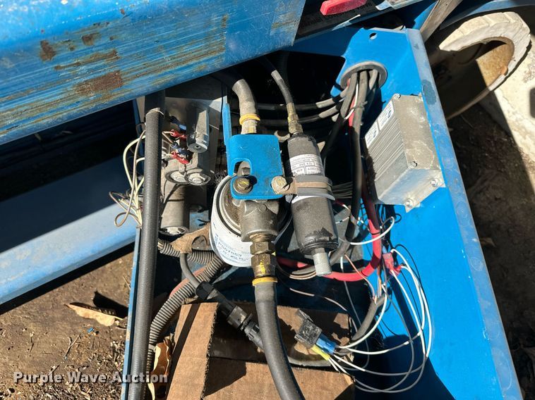 image for item NL9274 1999 Genie GS2646  scissor lift