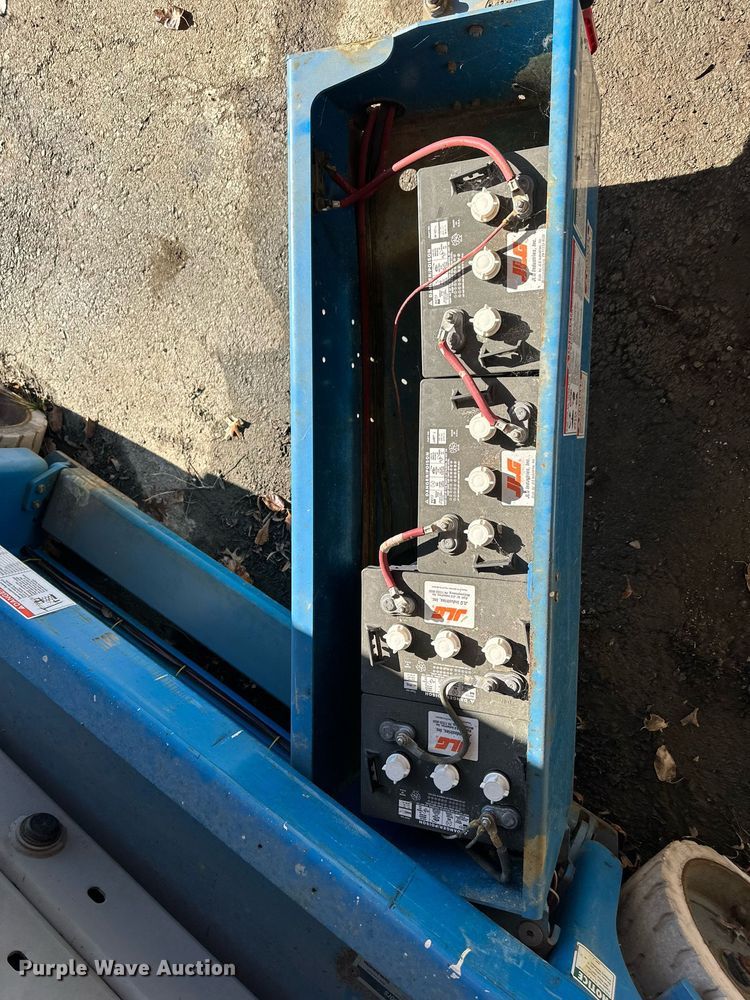 image for item NL9274 1999 Genie GS2646  scissor lift