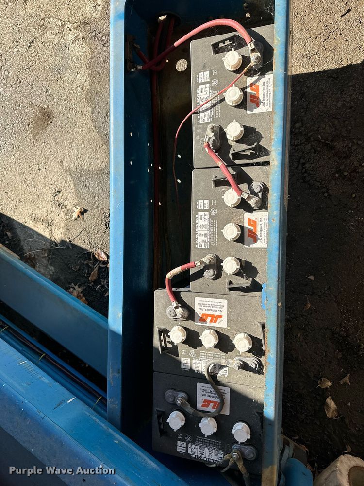 image for item NL9274 1999 Genie GS2646  scissor lift