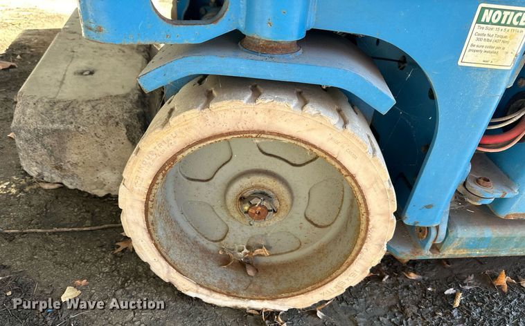 image for item NL9274 1999 Genie GS2646  scissor lift