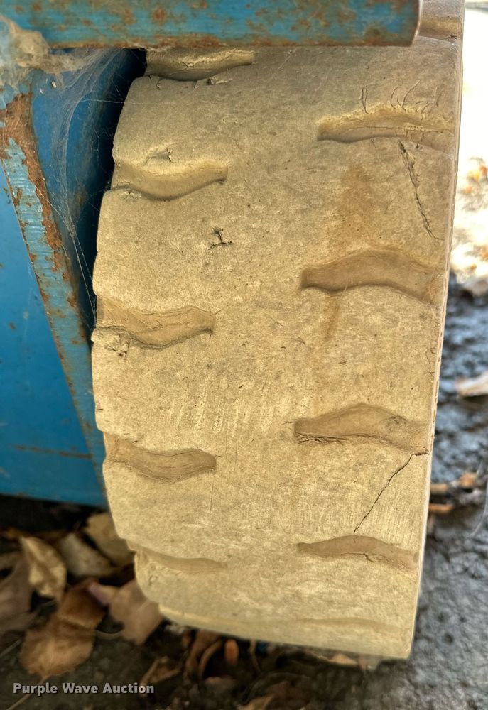 image for item NL9274 1999 Genie GS2646  scissor lift