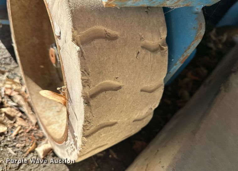 image for item NL9274 1999 Genie GS2646  scissor lift