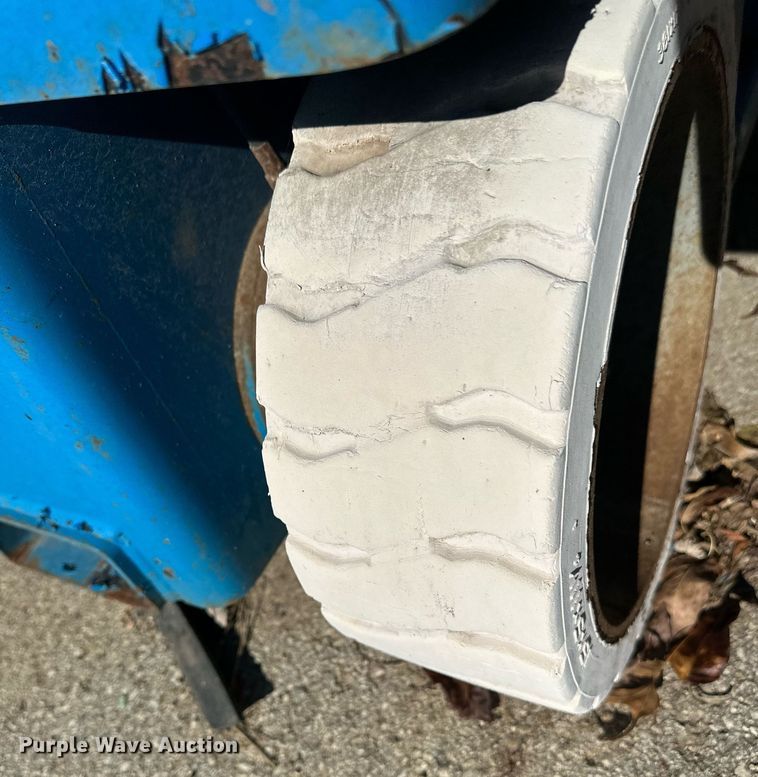 image for item NL9274 1999 Genie GS2646  scissor lift