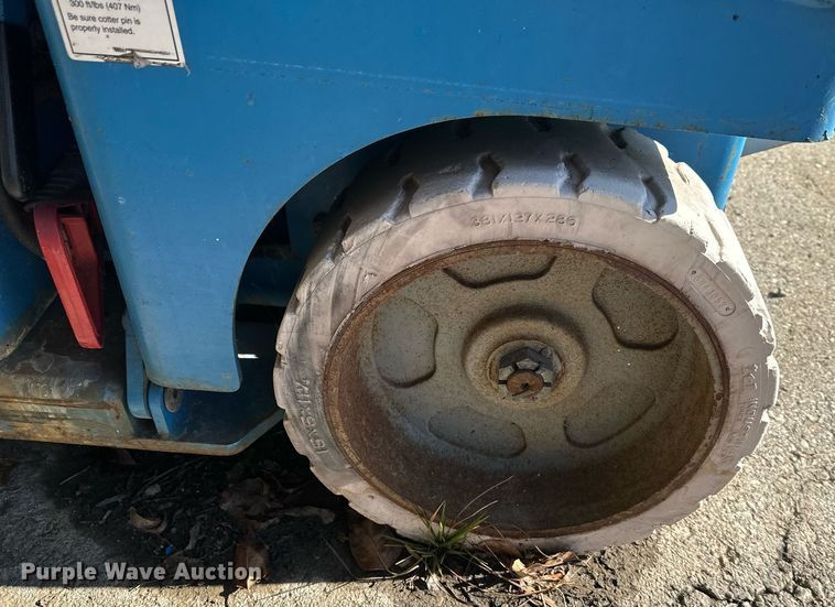 image for item NL9274 1999 Genie GS2646  scissor lift