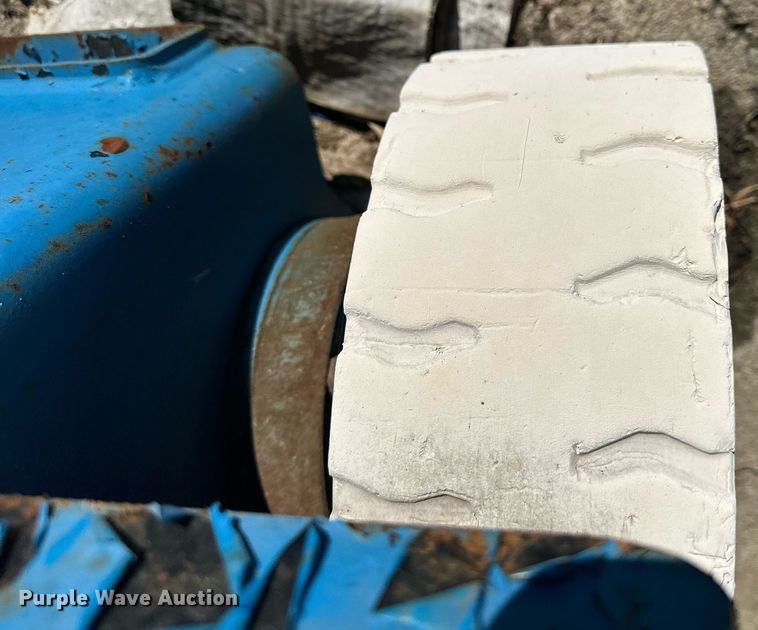 image for item NL9274 1999 Genie GS2646  scissor lift