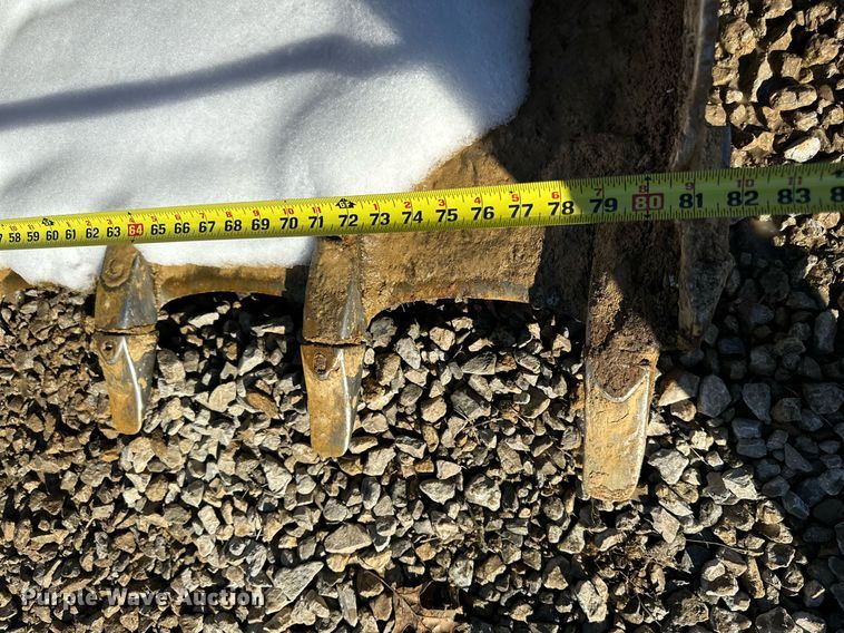 image for item NL9277 2014 Bobcat T770  tracked skid steer loader