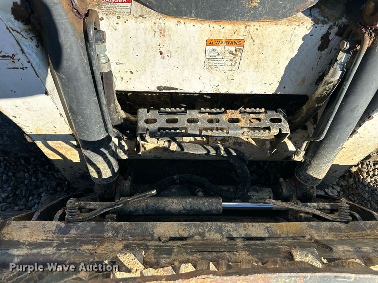 image for item NL9277 2014 Bobcat T770  tracked skid steer loader