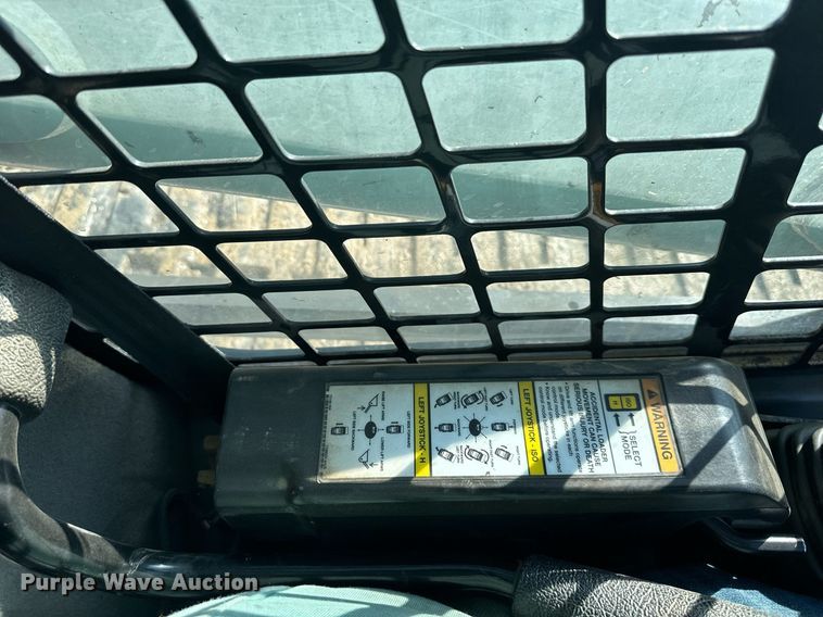 image for item NL9277 2014 Bobcat T770  tracked skid steer loader