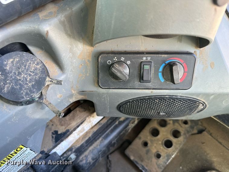 image for item NL9277 2014 Bobcat T770  tracked skid steer loader