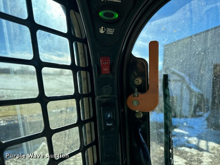 image for item NL9277 2014 Bobcat T770  tracked skid steer loader