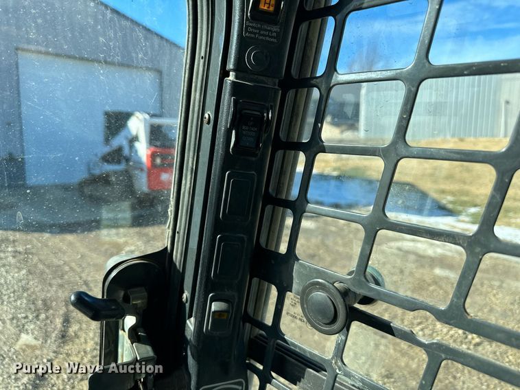 image for item NL9277 2014 Bobcat T770  tracked skid steer loader