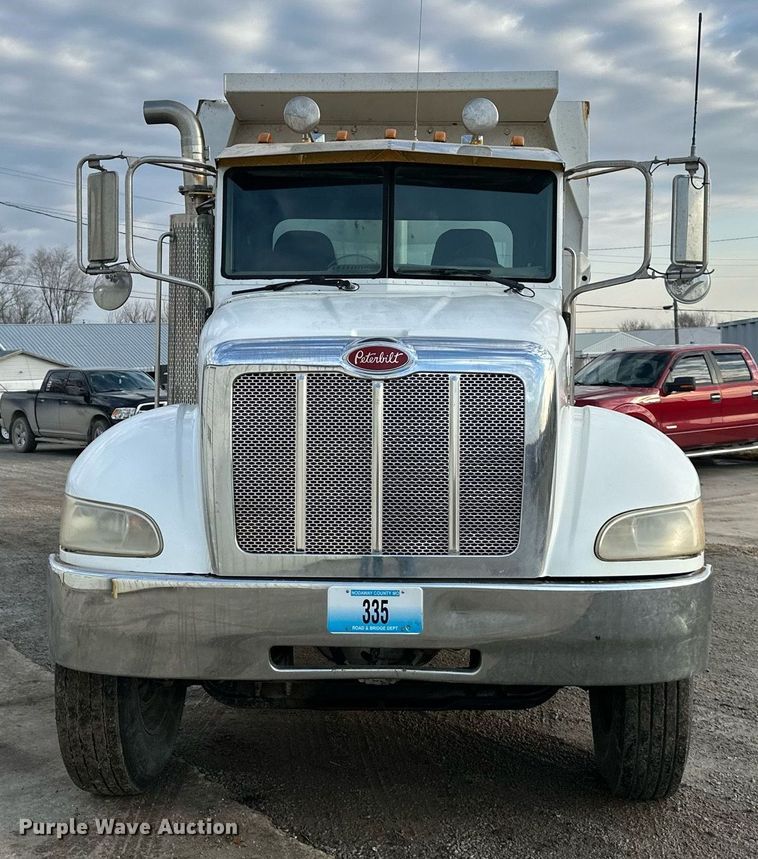 image for item NL9290 2006 Peterbilt 335  dump truck