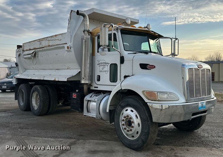 image for item NL9290 2006 Peterbilt 335  dump truck