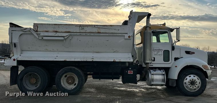 image for item NL9290 2006 Peterbilt 335  dump truck