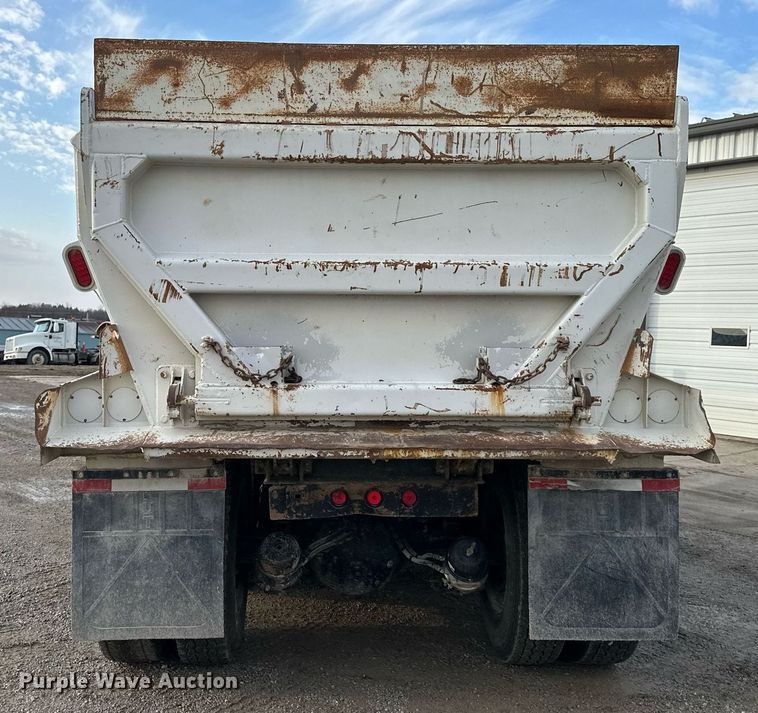 image for item NL9290 2006 Peterbilt 335  dump truck