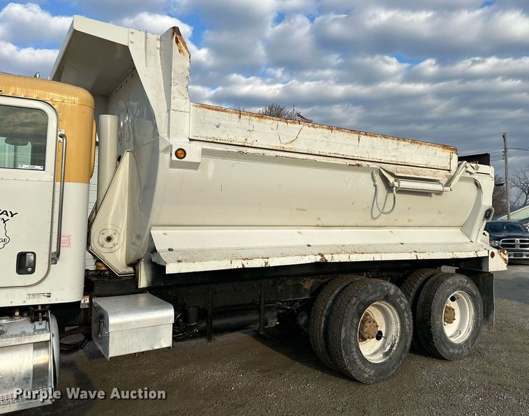 image for item NL9290 2006 Peterbilt 335  dump truck