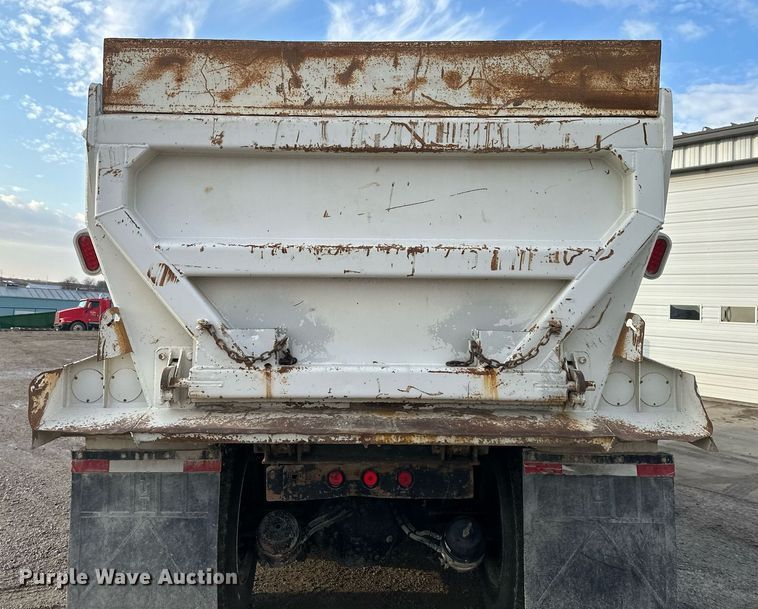 image for item NL9290 2006 Peterbilt 335  dump truck