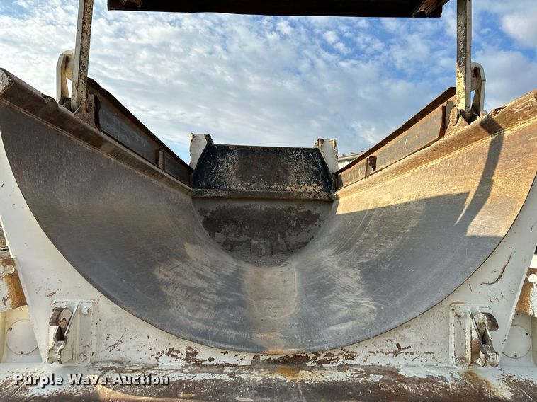 image for item NL9290 2006 Peterbilt 335  dump truck