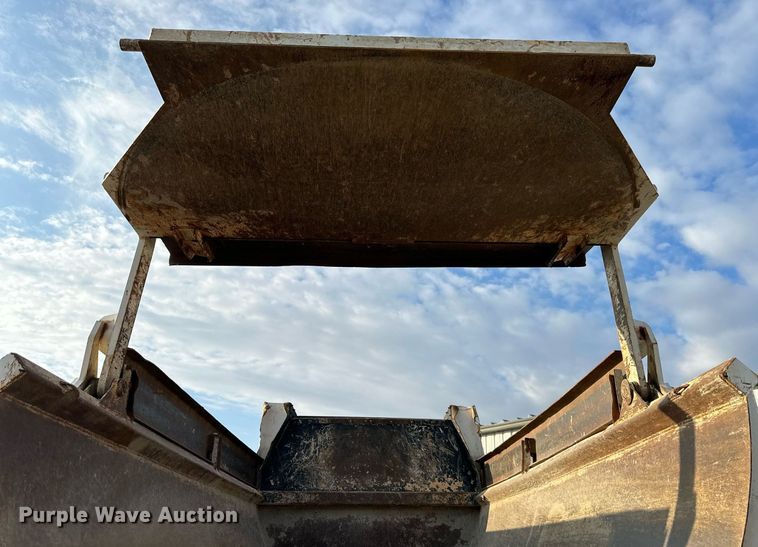 image for item NL9290 2006 Peterbilt 335  dump truck