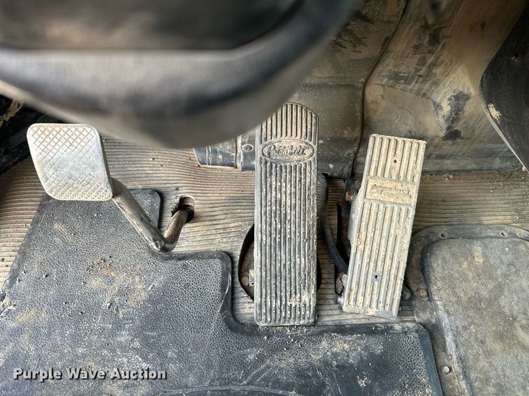 image for item NL9290 2006 Peterbilt 335  dump truck