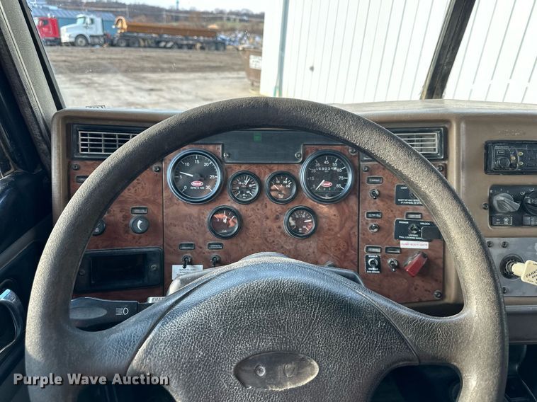 image for item NL9290 2006 Peterbilt 335  dump truck