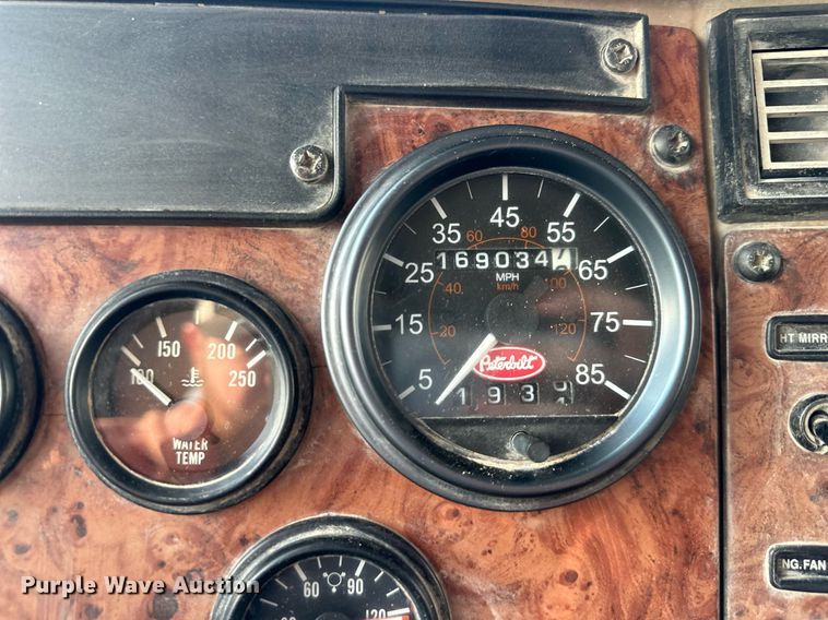 image for item NL9290 2006 Peterbilt 335  dump truck