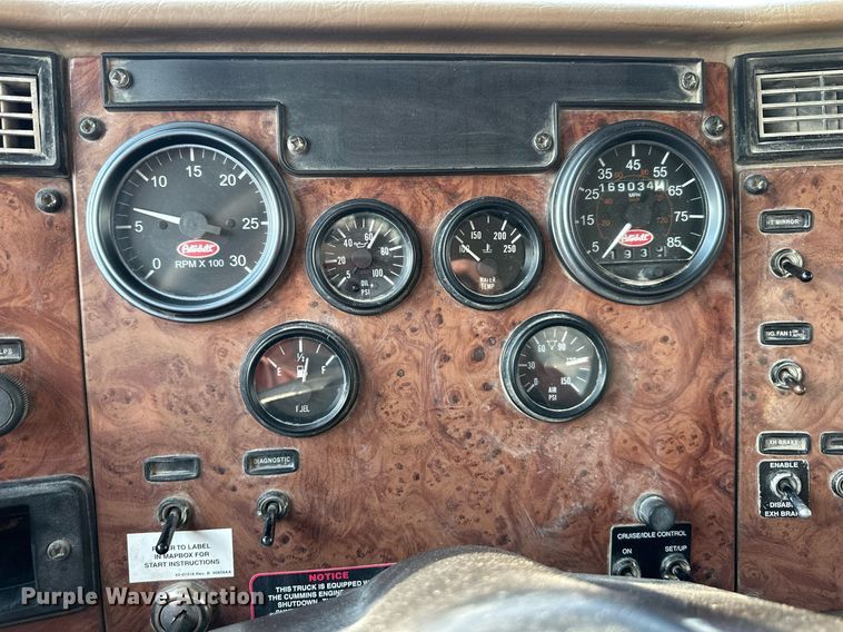 image for item NL9290 2006 Peterbilt 335  dump truck