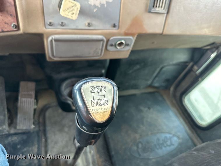 image for item NL9290 2006 Peterbilt 335  dump truck