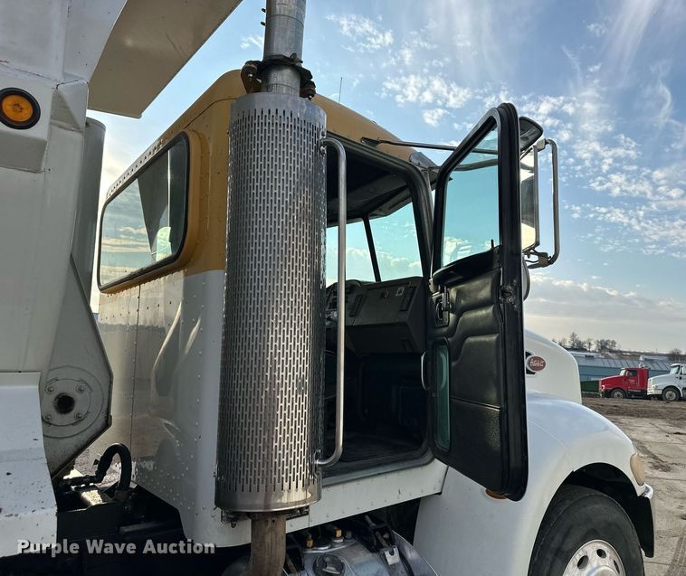 image for item NL9290 2006 Peterbilt 335  dump truck