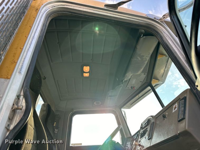 image for item NL9290 2006 Peterbilt 335  dump truck