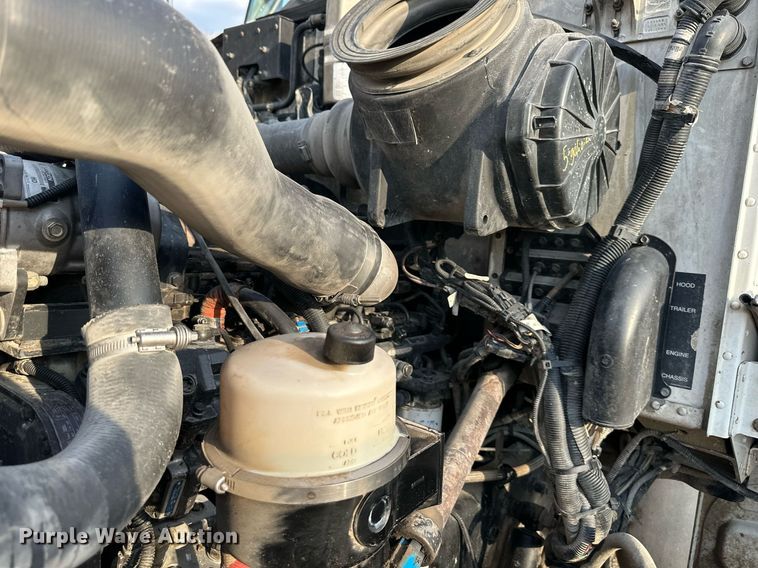 image for item NL9290 2006 Peterbilt 335  dump truck