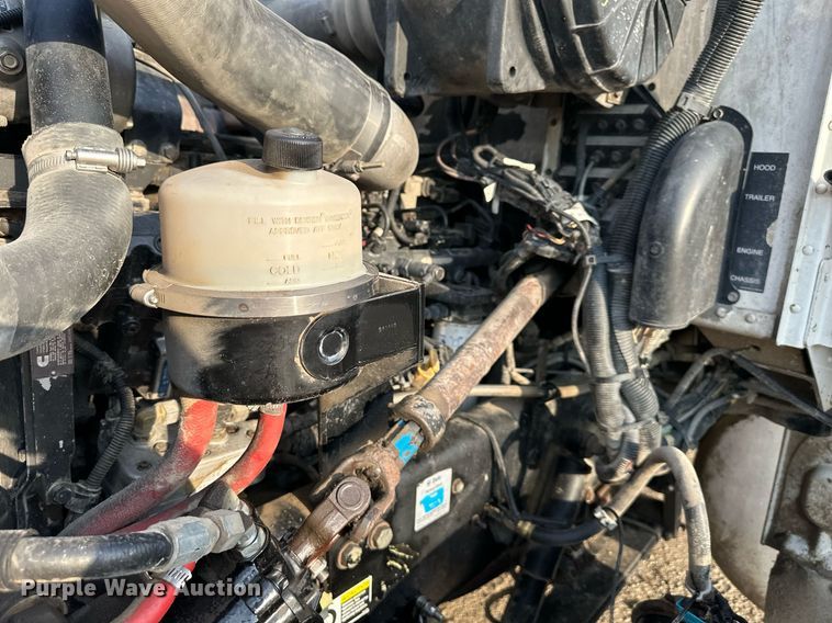 image for item NL9290 2006 Peterbilt 335  dump truck