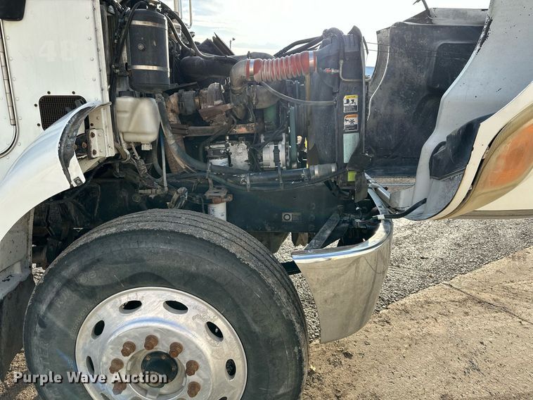 image for item NL9290 2006 Peterbilt 335  dump truck