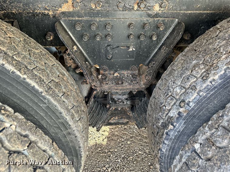 image for item NL9290 2006 Peterbilt 335  dump truck