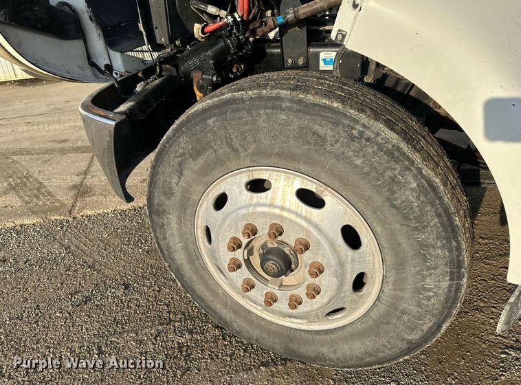 image for item NL9290 2006 Peterbilt 335  dump truck