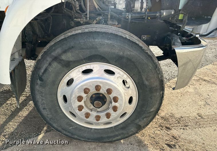 image for item NL9290 2006 Peterbilt 335  dump truck