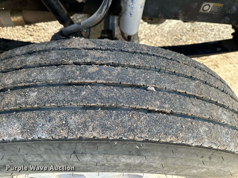 image for item NL9290 2006 Peterbilt 335  dump truck