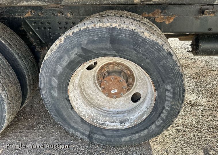 image for item NL9290 2006 Peterbilt 335  dump truck