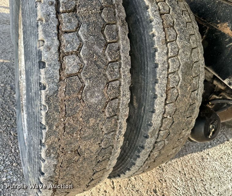 image for item NL9290 2006 Peterbilt 335  dump truck