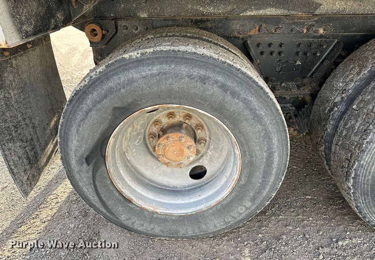 image for item NL9290 2006 Peterbilt 335  dump truck