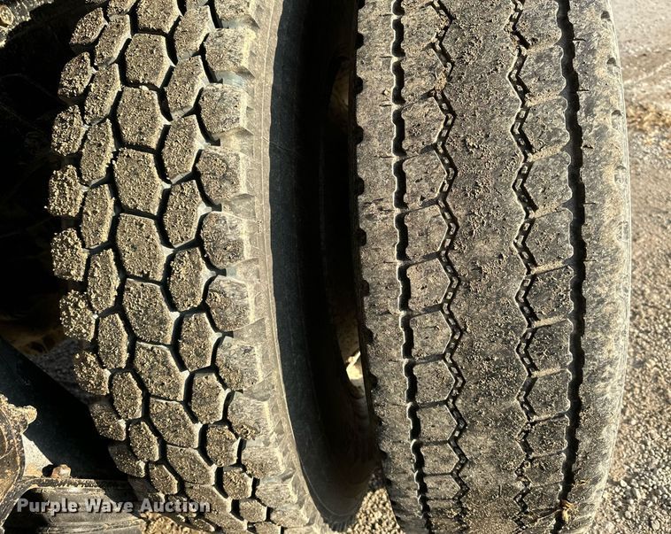 image for item NL9290 2006 Peterbilt 335  dump truck