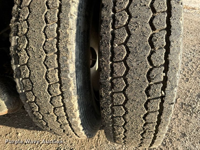 image for item NL9290 2006 Peterbilt 335  dump truck