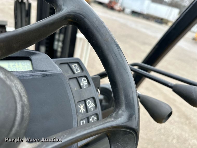 image for item NL9297 2013 Yale GDP080VXNKGE094  forklift