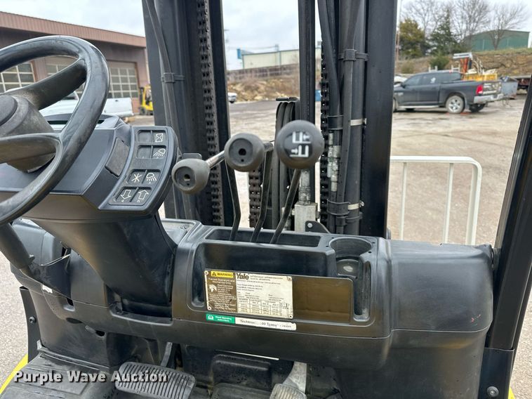 image for item NL9297 2013 Yale GDP080VXNKGE094  forklift