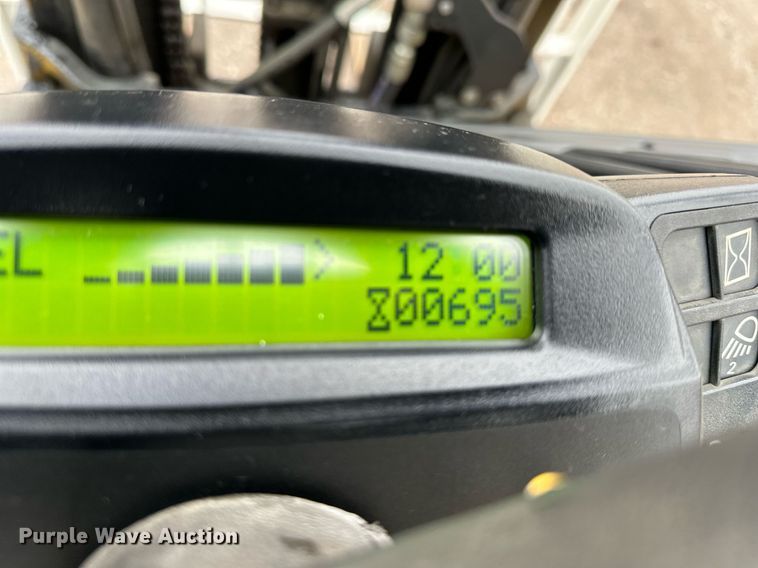 image for item NL9297 2013 Yale GDP080VXNKGE094  forklift