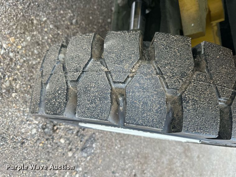 image for item NL9297 2013 Yale GDP080VXNKGE094  forklift