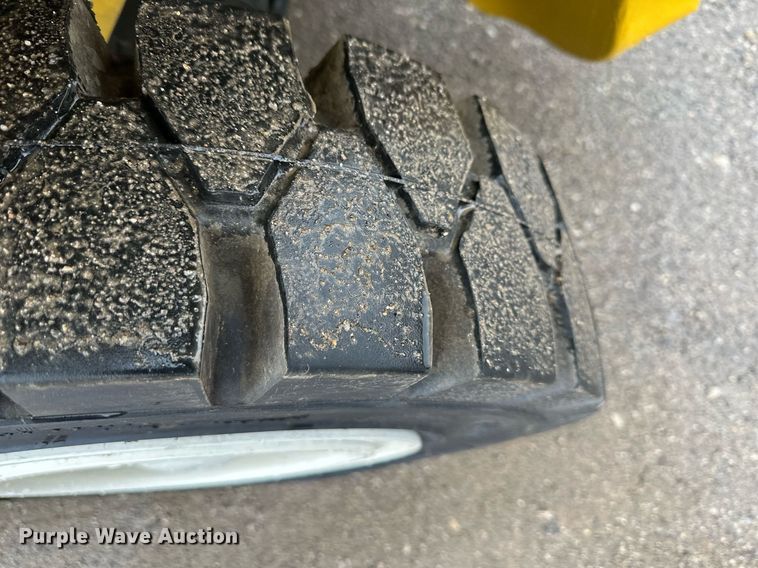 image for item NL9297 2013 Yale GDP080VXNKGE094  forklift