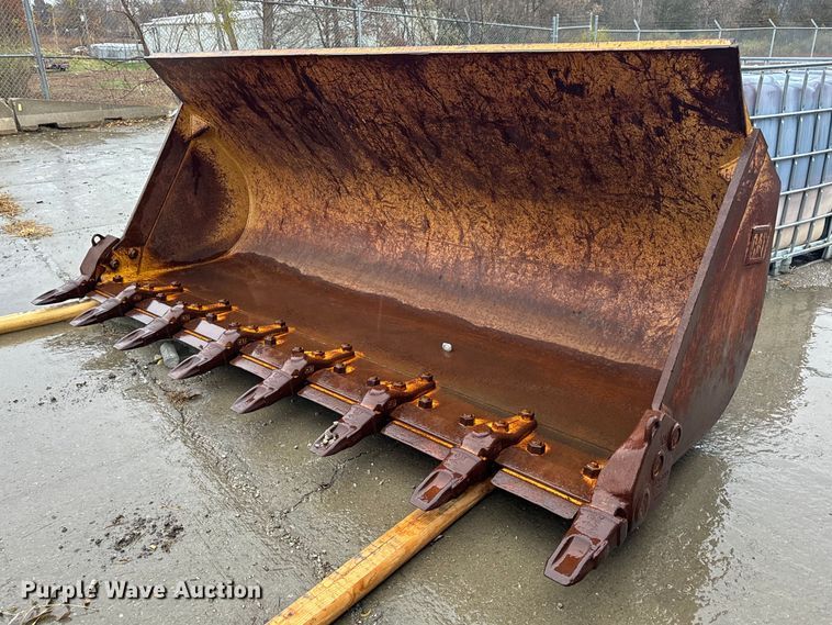 image for item NM9073 Caterpillar  122" W bucket